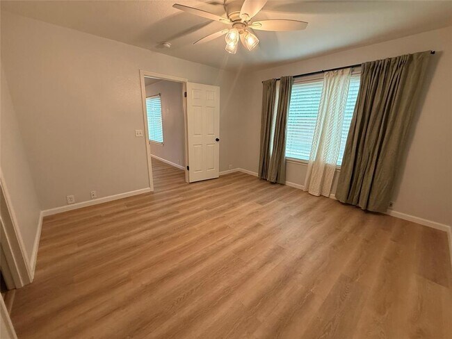 Building Photo - 2125 Kaiser Dr