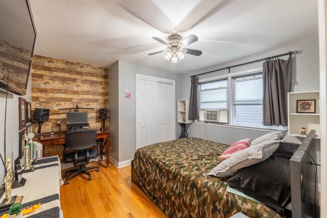 Building Photo - 4149 N Tripp Ave