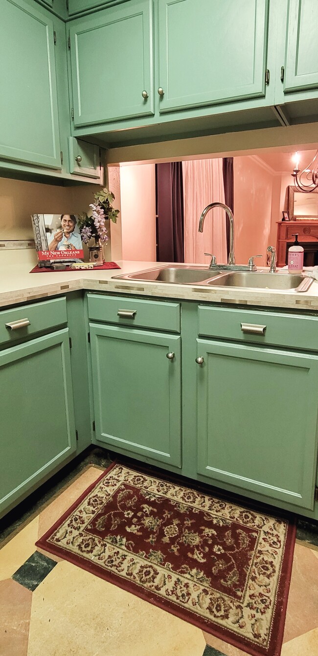 Trendy & Exquisitely Painted Blu-ish/Green Cabinets (Inspired by the "Friends" sitcom kitchen!) - 416 Doucet Rd