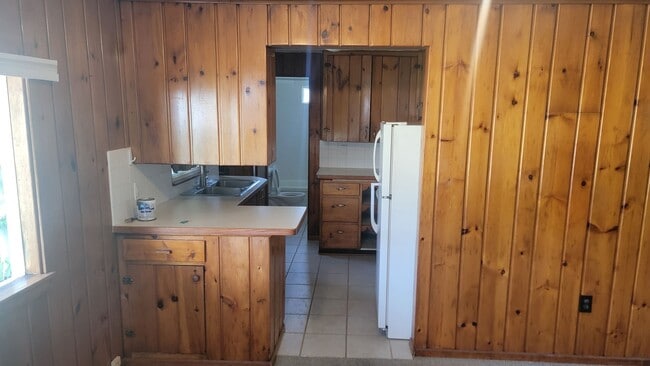 Building Photo - Cute 1-bedroom Carriage House In The Valley