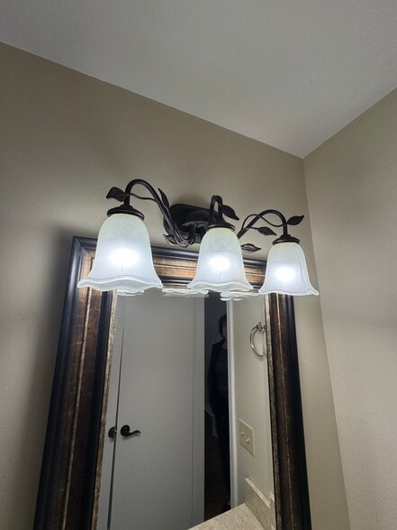 Building Photo - 1010 Country Club Rd