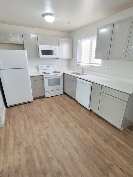 Building Photo - 586 Tiffany Town Dr