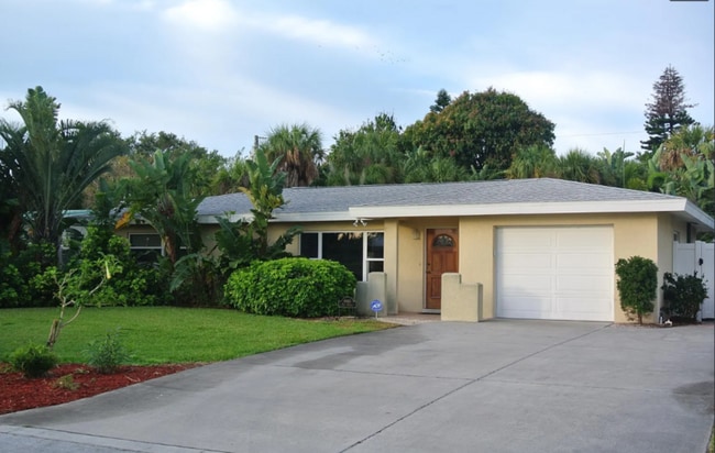 Building Photo - 6660 Bay St