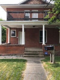 Building Photo - 2110 Grove Cir W