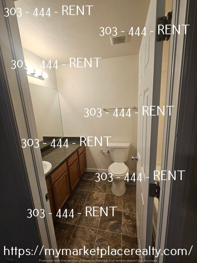 Building Photo - Cozy Townhome in Sage Creek! Make this you...
