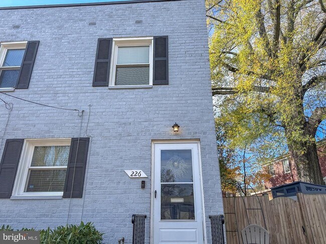 Primary Photo - 226 Guthrie Ave