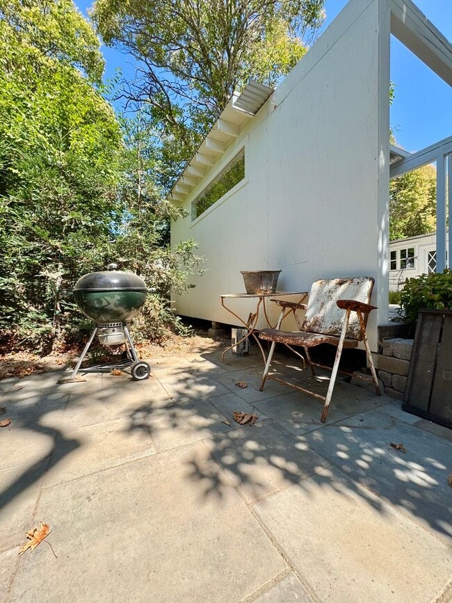 Building Photo - Rare Find Saint Helena Gem, “Upper Tainter...