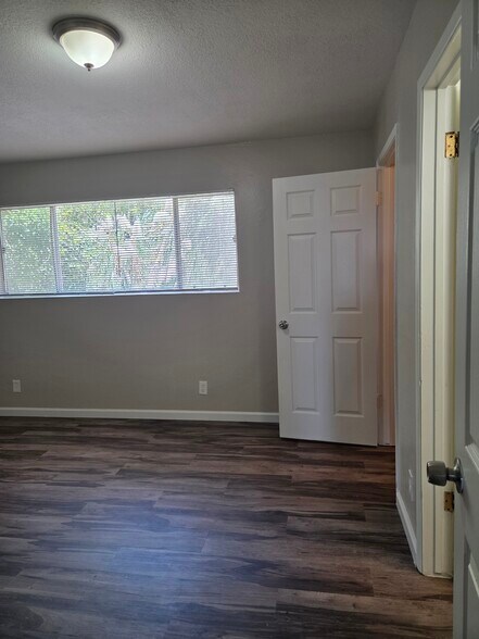 Building Photo - 25684 Spring Dr