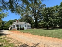 Building Photo - Charming 2 BD - 1 Full BA Home in Greer/Eastside close to Riverside HS, BMW, GSP, Inland Port, Gr...