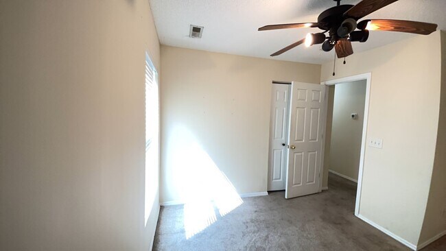 Building Photo - 3 bedroom/2 bath home in Bellegrove