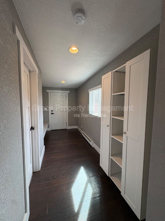 Building Photo - 2900 Pontiac St