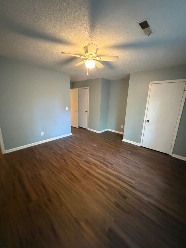 Building Photo - 232 Miami St