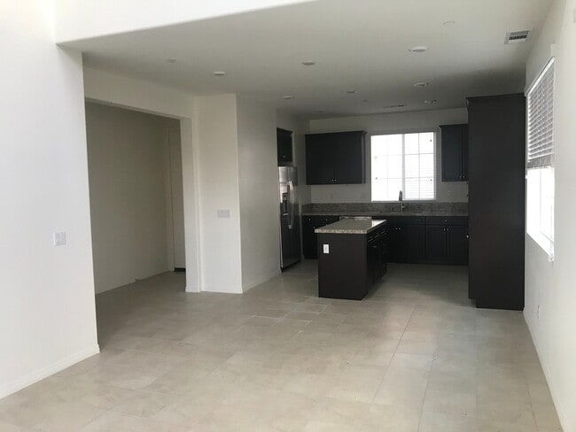 Building Photo - Luxury home 4Bedroom 3.5Bathroom in Chino