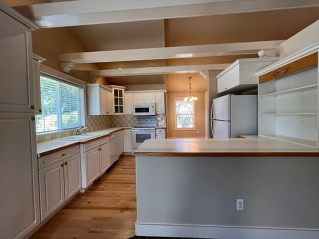 Building Photo - 5774 Parchment~Gorgeous Bristol Heights Home w/ Hardwood & Custom Cabinetry!