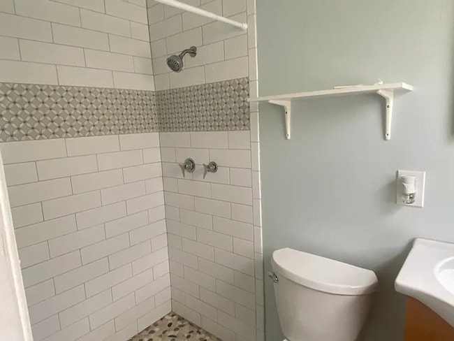 Building Photo - This quiet home in the Starmount neighborhood