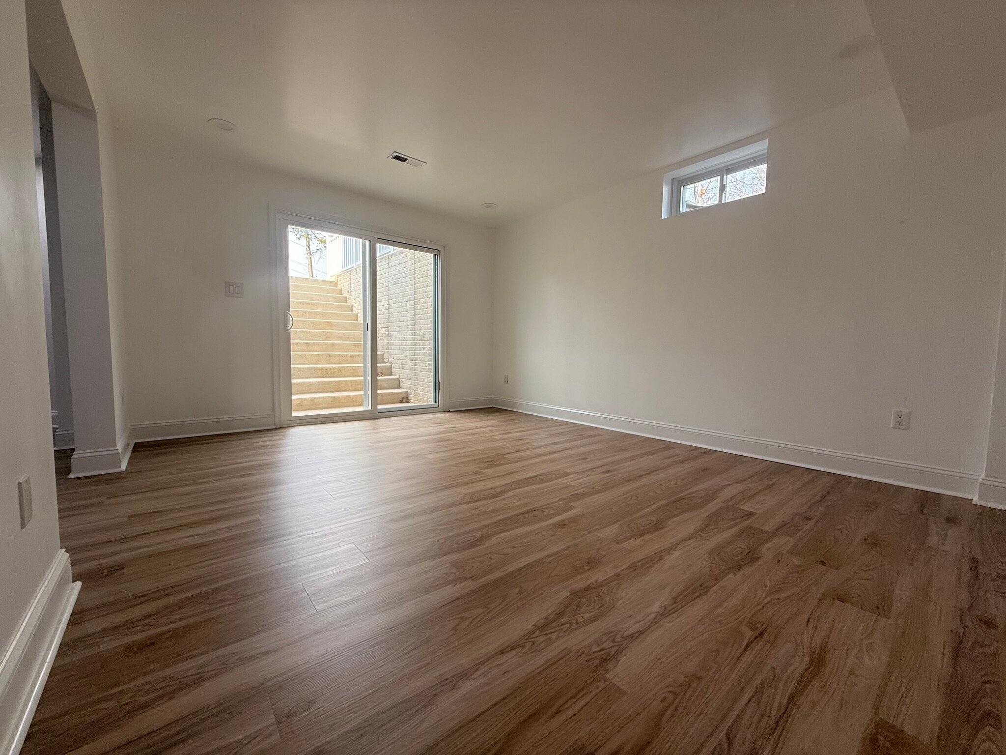Building Photo - 10402 Laurel Ridge Way