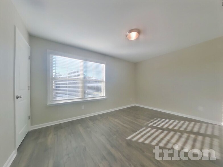 Building Photo - 156 Chapelcrest Ln