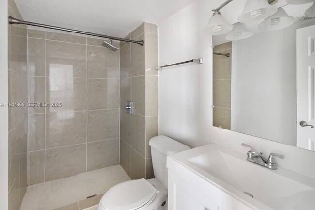 Building Photo - 2350 NE 135th St