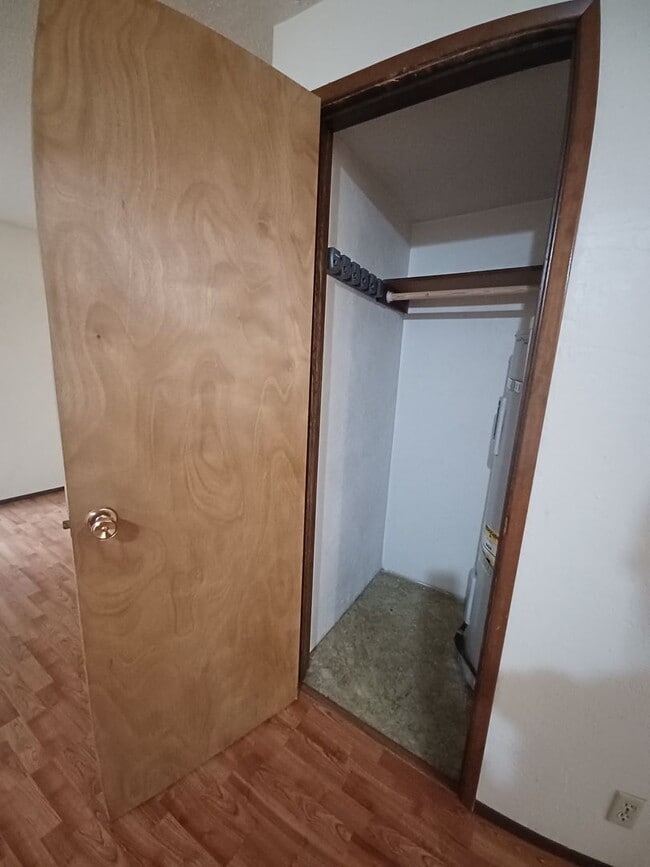 Building Photo - Gama08~1232 W 8th Ave.