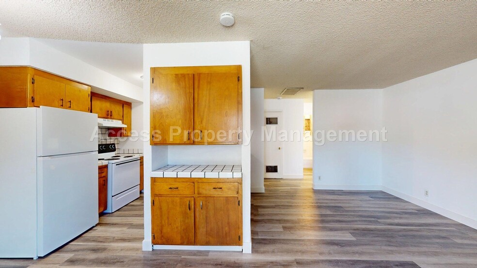 Building Photo - 617 W Santa Fe Ave