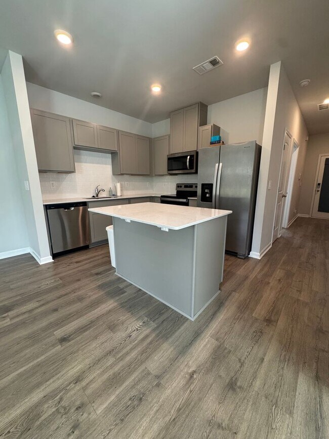 Building Photo - 1406 Walker Wy