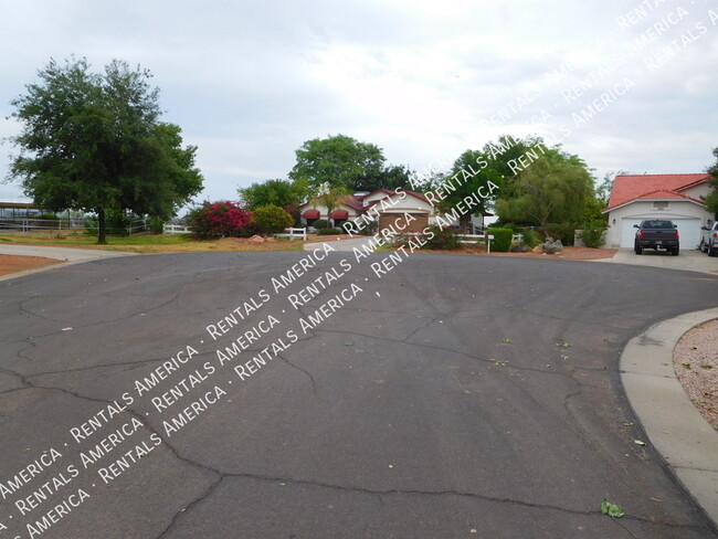 Building Photo - 5747 N 105th Ln