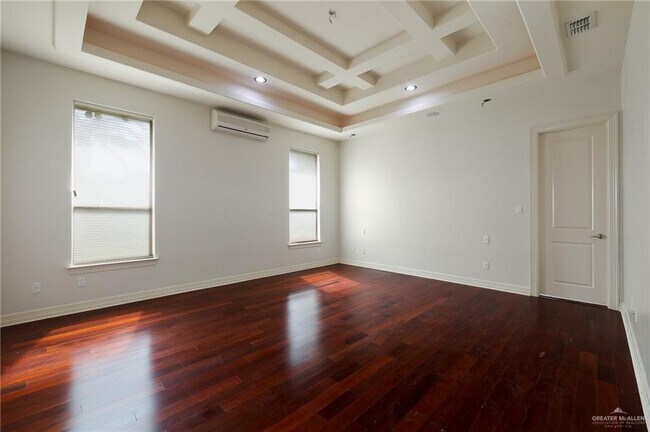 Building Photo - 2505 Grand Canal Dr