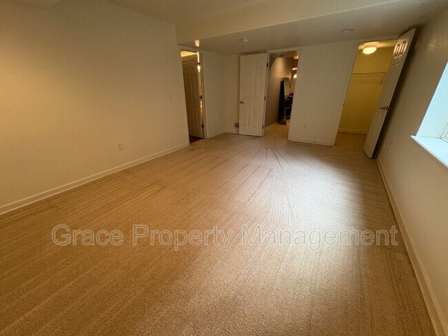 Building Photo - 222 Saxony Rd
