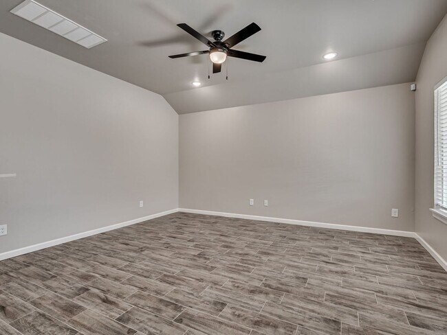 Building Photo - 5821 Goldfinger Rd