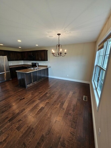 Building Photo - 4905 Cedar Creek Cir