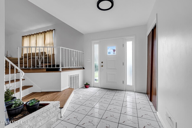 Building Photo - 36 Community Dr