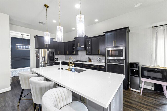 Building Photo - 7211 Sylvan Birch Trl