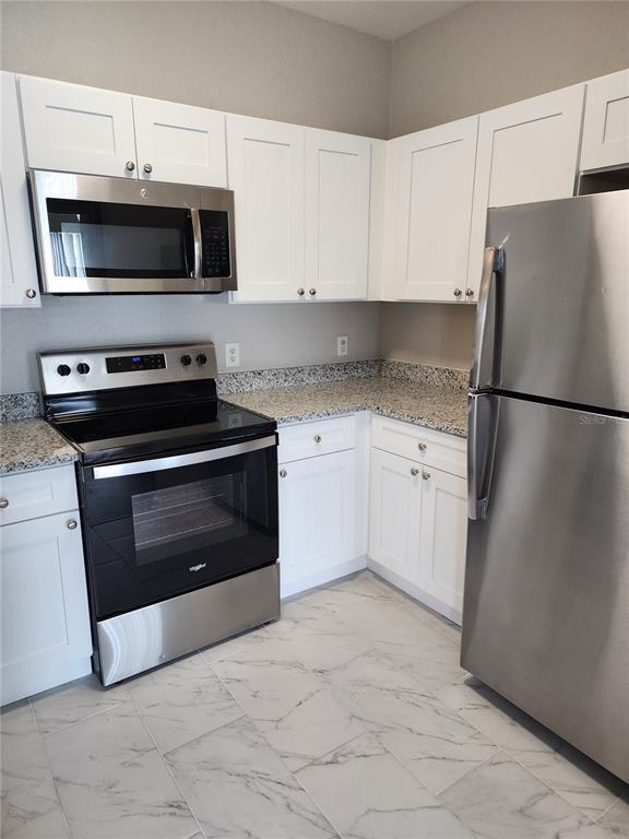 Building Photo - 9401 Crescent Loop Cir