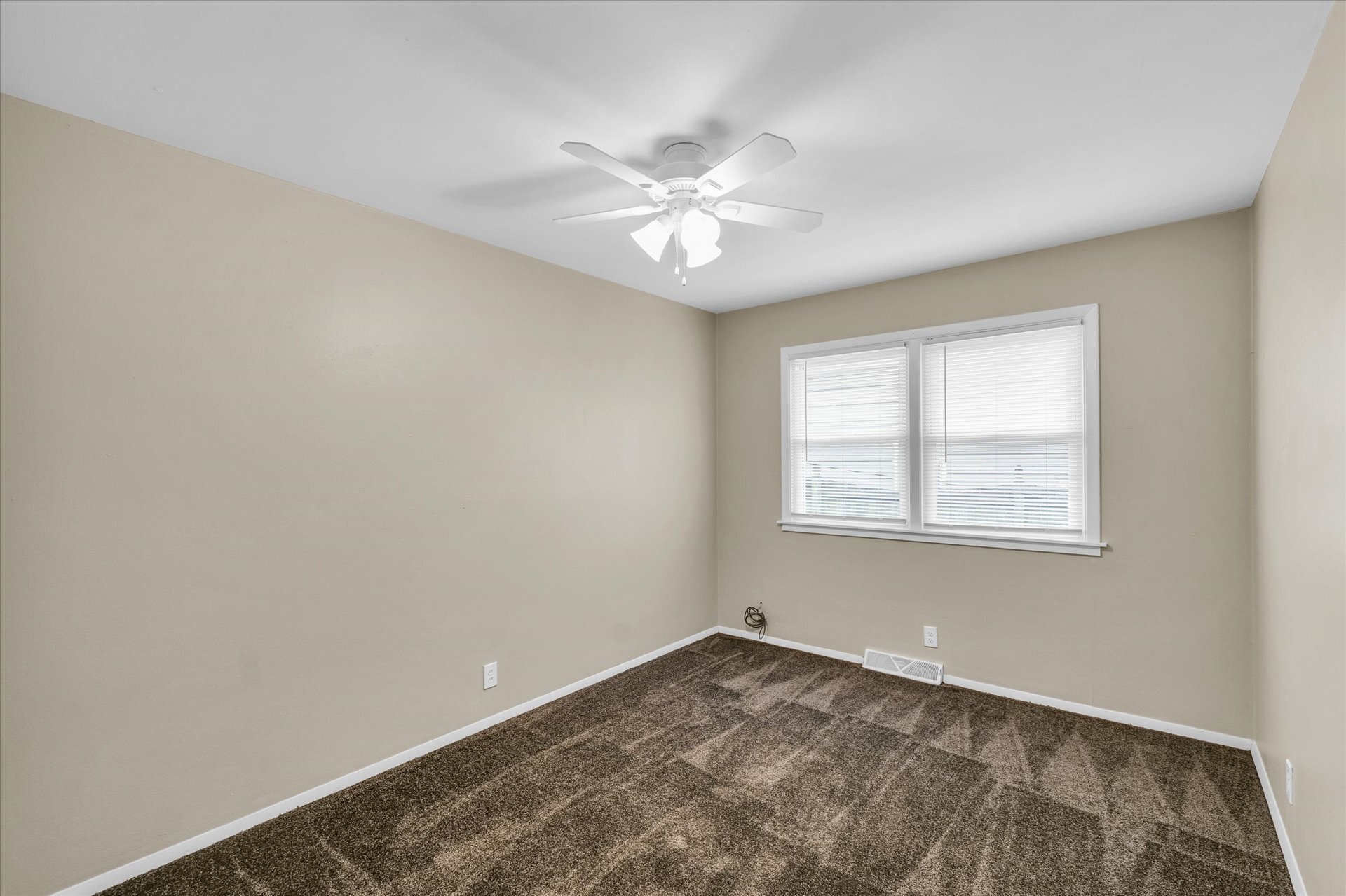 Building Photo - 19 Delaine Dr