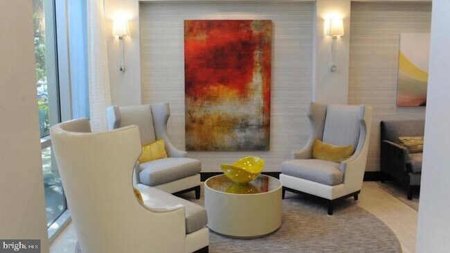 Building Photo - 1225 Martha Custis Dr