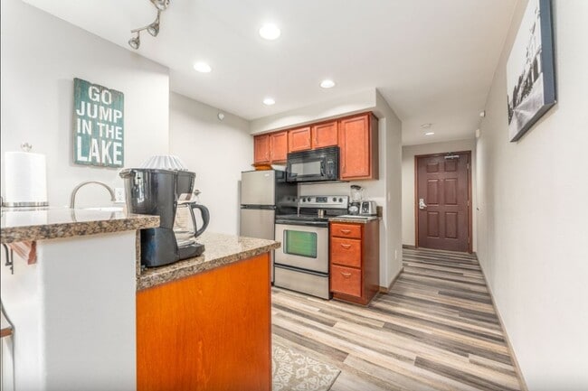 Building Photo - 322 W Woodin Ave