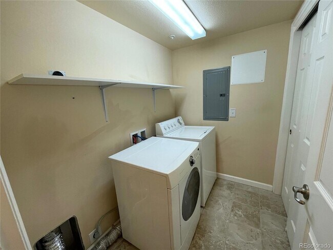 Building Photo - 5014 Everett St