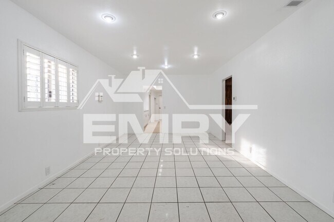 Building Photo - 6221 Fishburn Ave