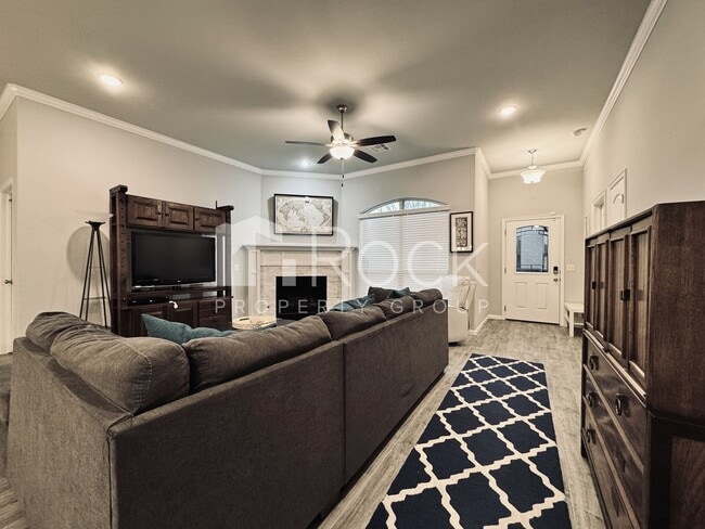 Building Photo - Gorgeous 4 Bedroom Home with Storm Shelter