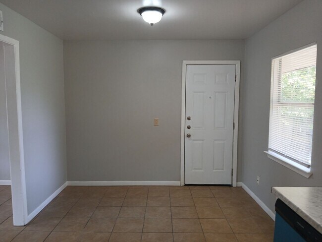 Building Photo - REMODELED 3 Bedrooms, 2 Full Bathrooms, 1 ...