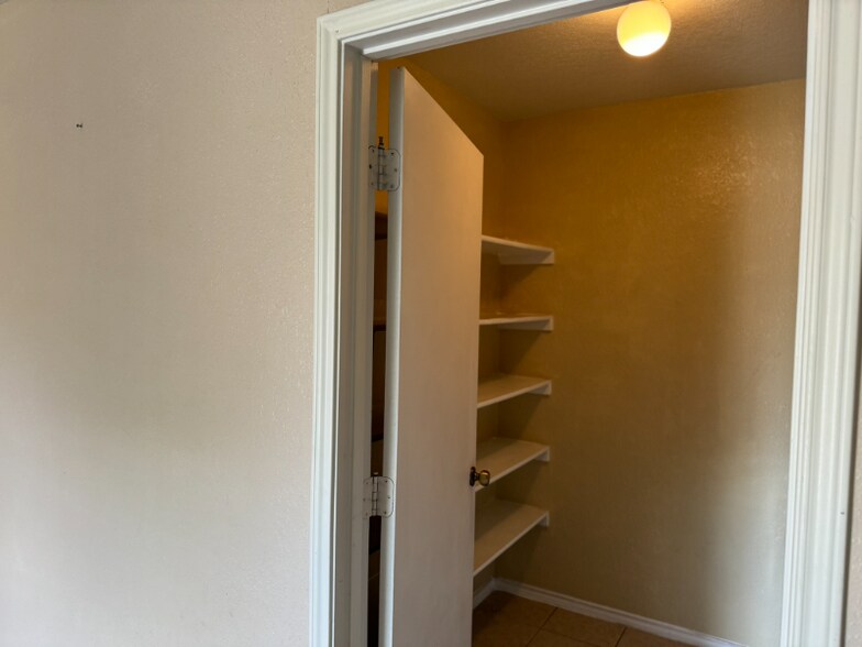 Building Photo - 7622 Forest Vale