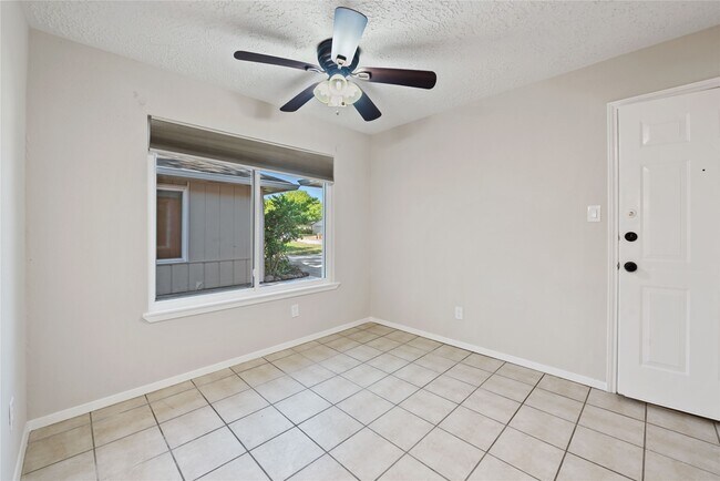 Building Photo - 14115 Bella Dr