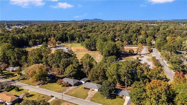 Building Photo - 1234 King Springs Ct SE