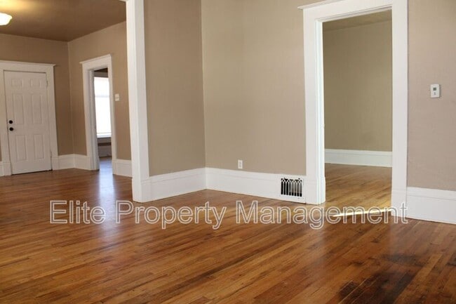 Building Photo - 322 W Routt Ave