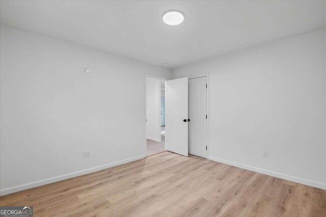 Building Photo - 610 N College Dr