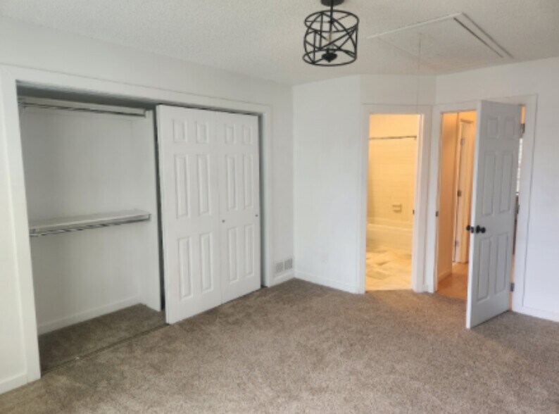 Master bedroom - 1811 S Quebec Way
