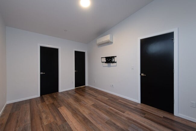 Building Photo - Modern New Construction Townhome | EV Park...