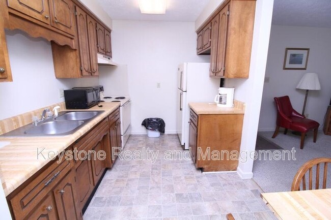 Building Photo - 102 Laurel Cove Dr