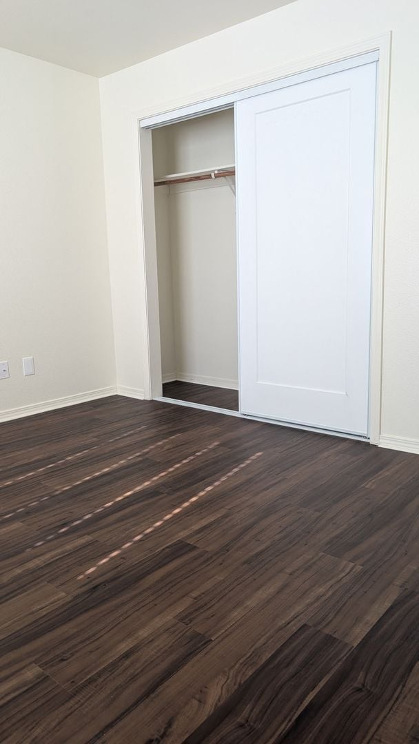 Building Photo - Beautiful 3 bedroom/1 bath in gated community. Call or come by to view!