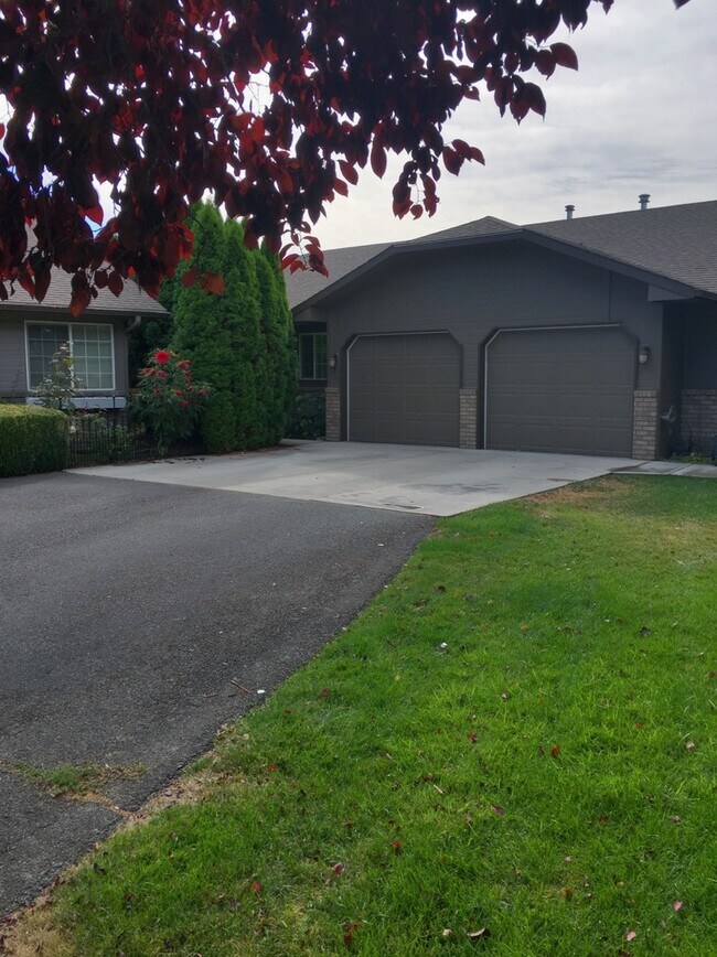 Building Photo - 809/811 Jamie Drive